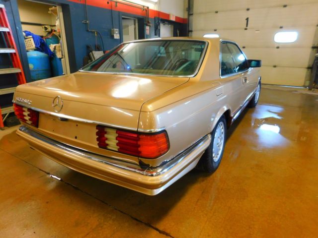 1982 Gold Mercedes-Benz 500-Series Sedan