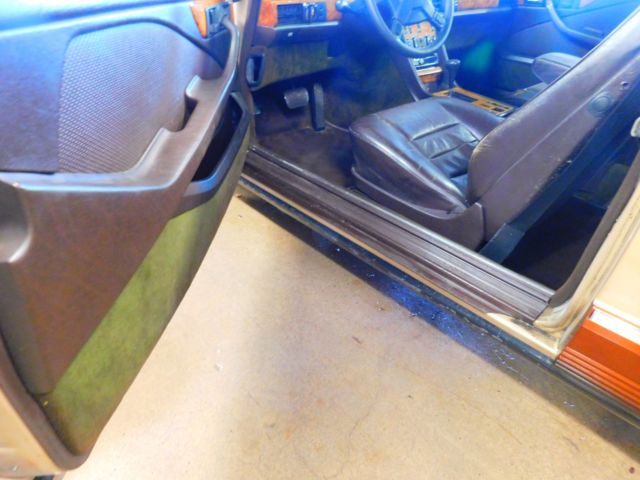 1982 Gold Mercedes-Benz 500-Series Sedan