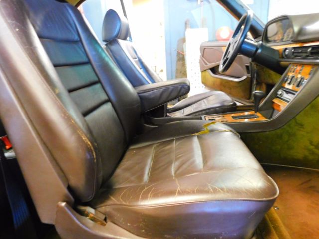 1982 Gold Mercedes-Benz 500-Series Sedan