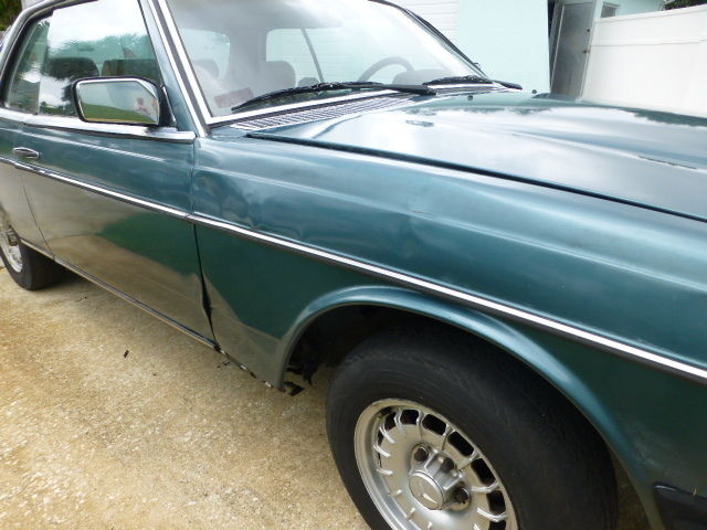 1982 Green Mercedes-Benz 300-Series Coupe