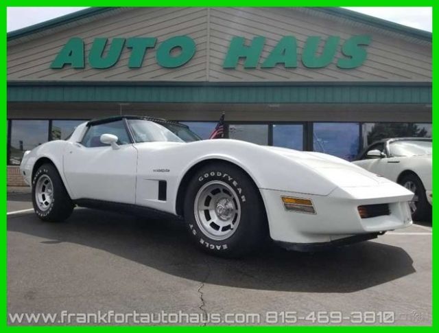 1982 White Chevrolet Corvette Coupe