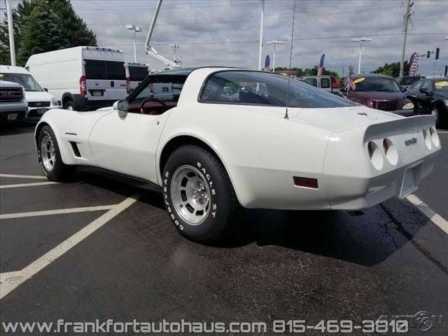 1982 White Chevrolet Corvette Coupe
