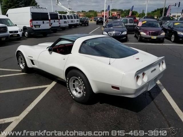 1982 White Chevrolet Corvette Coupe