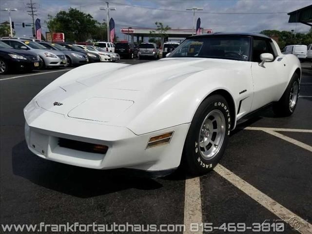 1982 White Chevrolet Corvette Coupe