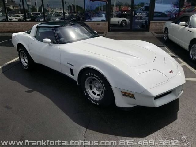 1982 White Chevrolet Corvette Coupe