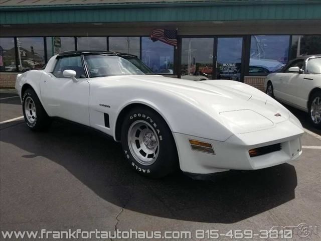 1982 White Chevrolet Corvette Coupe