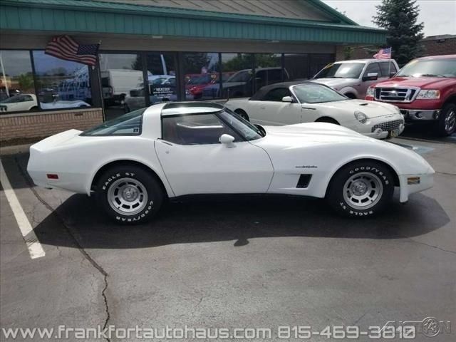1982 White Chevrolet Corvette Coupe