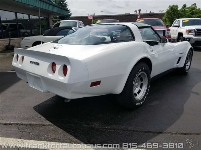 1982 White Chevrolet Corvette Coupe