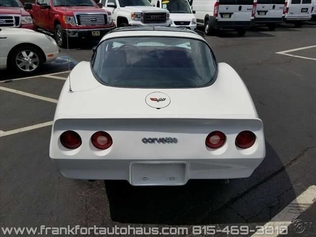 1982 White Chevrolet Corvette Coupe