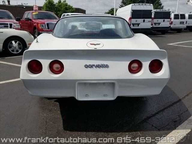 1982 White Chevrolet Corvette Coupe