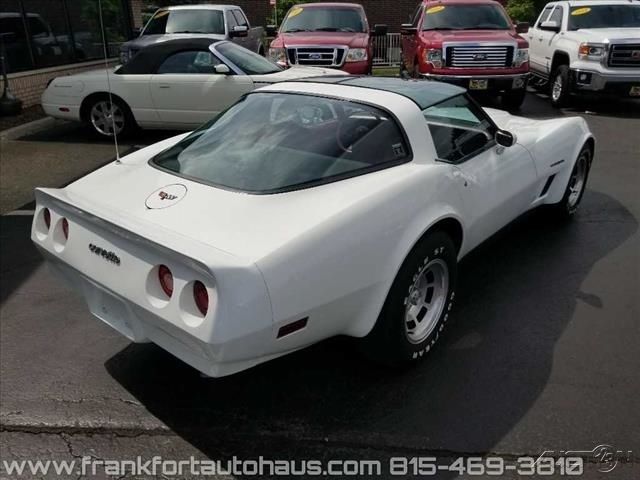 1982 White Chevrolet Corvette Coupe