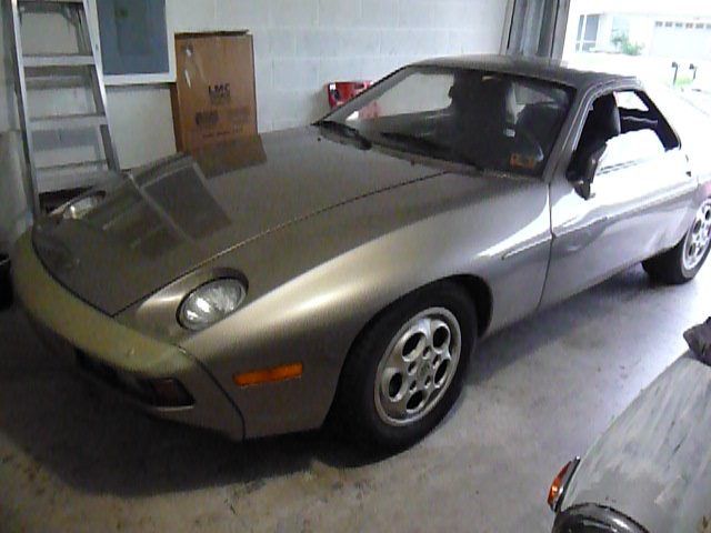 1982 Silver Porsche 928 Coupe