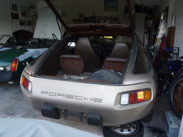 1982 Silver Porsche 928 Coupe