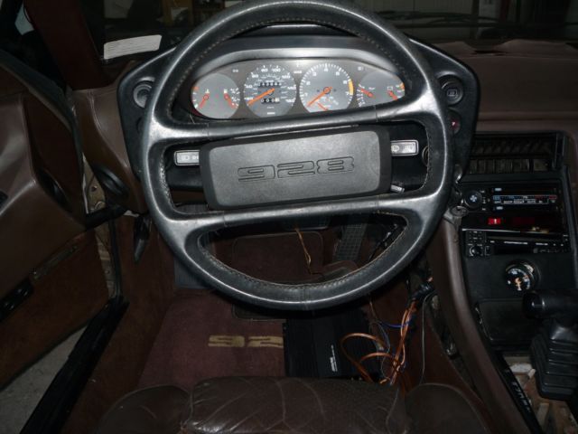 1982 Silver Porsche 928 Coupe