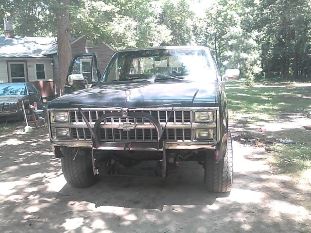 1982 midnight blue Chevrolet C-10 Cab & Chassis