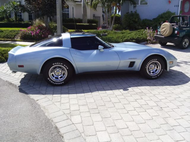 1982 Blue Chevrolet Corvette Stingray