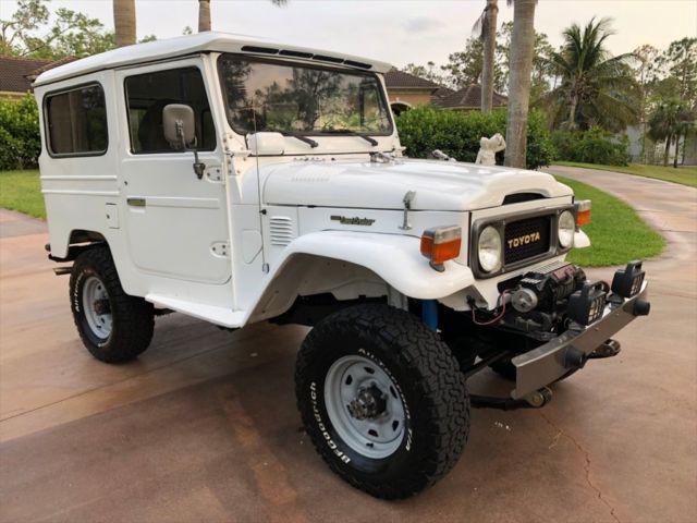 1982 White Toyota FJ40 SUV