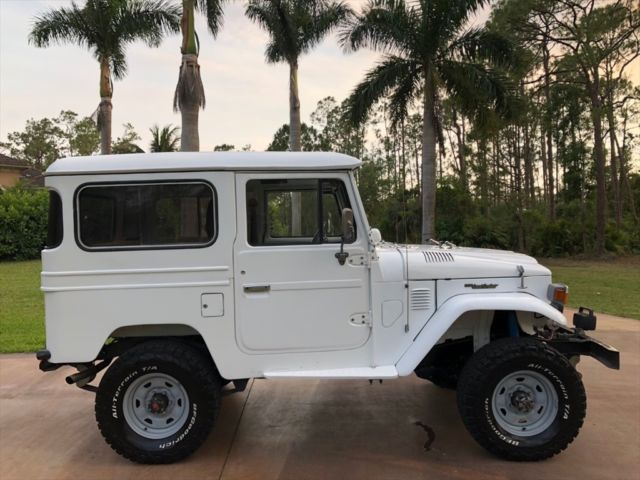 1982 White Toyota FJ40 SUV