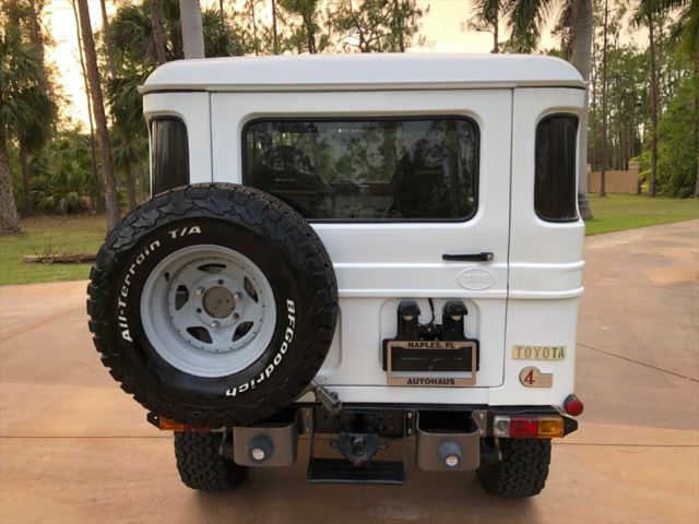 1982 White Toyota FJ40 SUV