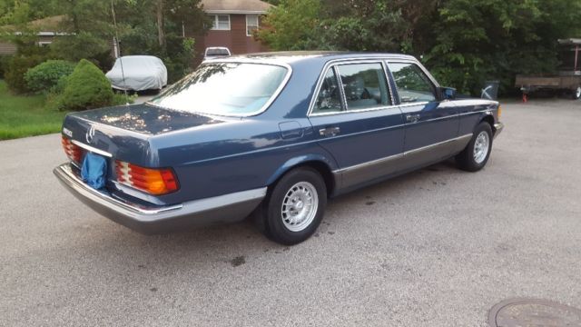 1982 Blue Mercedes-Benz 500-Series Sedan