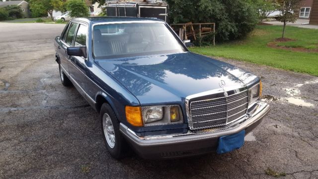 1982 Blue Mercedes-Benz 500-Series Sedan