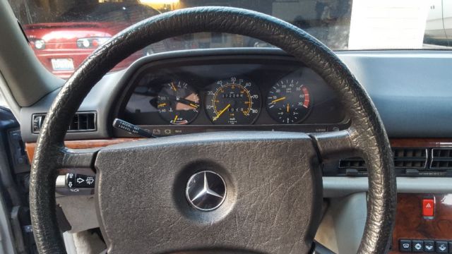 1982 Blue Mercedes-Benz 500-Series Sedan