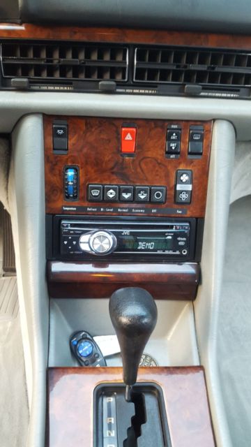 1982 Blue Mercedes-Benz 500-Series Sedan