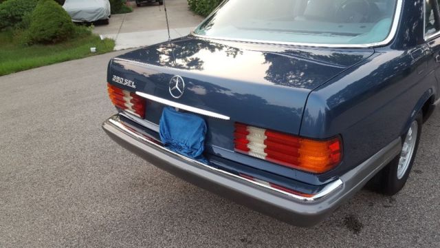 1982 Blue Mercedes-Benz 500-Series Sedan