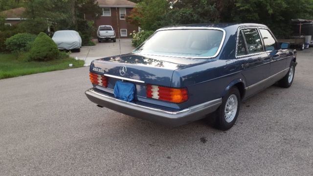 1982 Blue Mercedes-Benz 500-Series Sedan