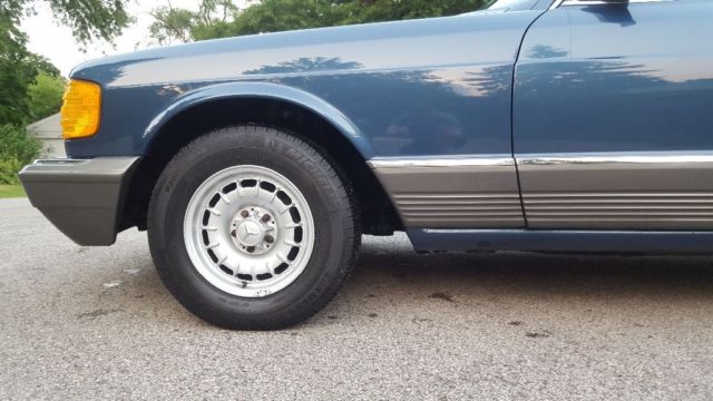 1982 Blue Mercedes-Benz 500-Series Sedan