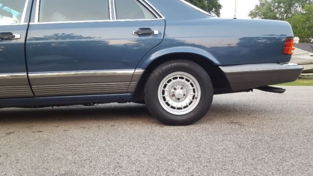 1982 Blue Mercedes-Benz 500-Series Sedan