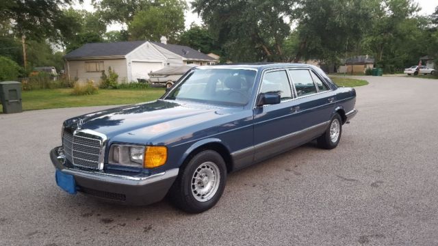 1982 Blue Mercedes-Benz 500-Series Sedan