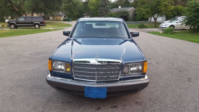 1982 Blue Mercedes-Benz 500-Series Sedan