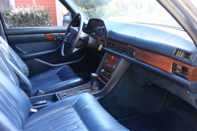 1983 Silver Mercedes-Benz 300-Series Sedan