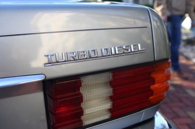 1983 Silver Mercedes-Benz 300-Series Sedan