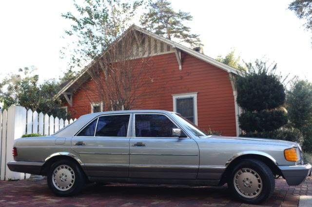 1983 Silver Mercedes-Benz 300-Series Sedan