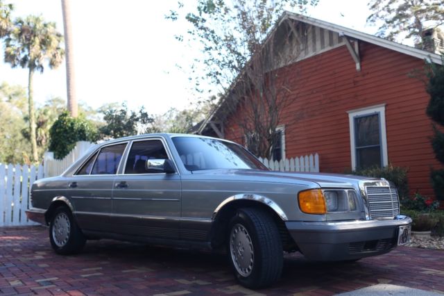 1983 Silver Mercedes-Benz 300-Series Sedan