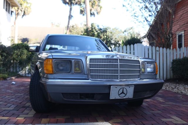 1983 Silver Mercedes-Benz 300-Series Sedan