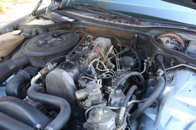 1983 Silver Mercedes-Benz 300-Series Sedan