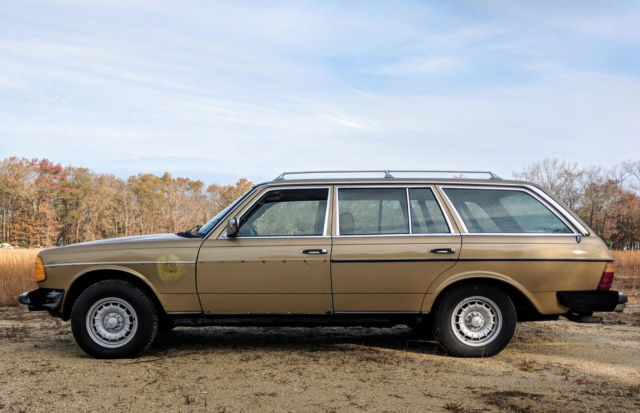 1983 Gold Mercedes-Benz 300-Series Wagon