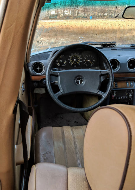1983 Gold Mercedes-Benz 300-Series Wagon