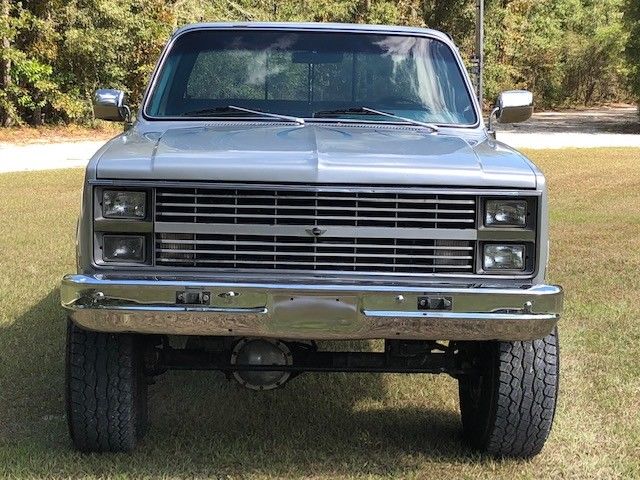 1983 Silver GMC Sierra 1500 truck