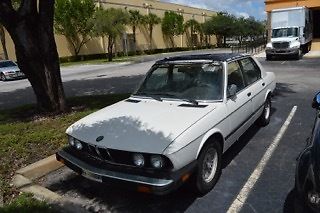 1983 Blue / White BMW 5-Series