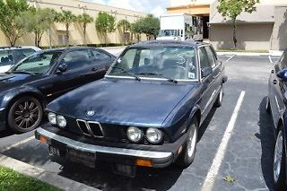 1983 Blue / White BMW 5-Series