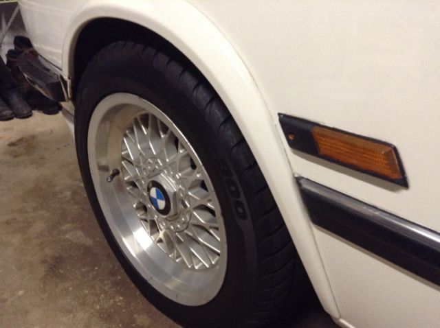 1983 White BMW 5-Series Sedan