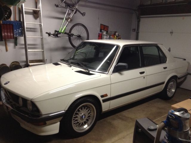 1983 White BMW 5-Series Sedan