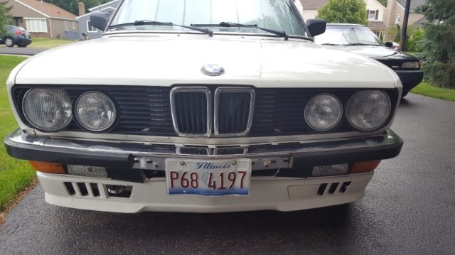 1983 White BMW 5-Series Sedan