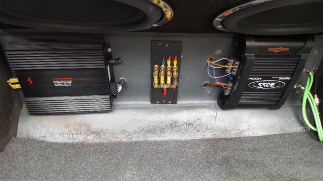 1983 White BMW 5-Series Sedan