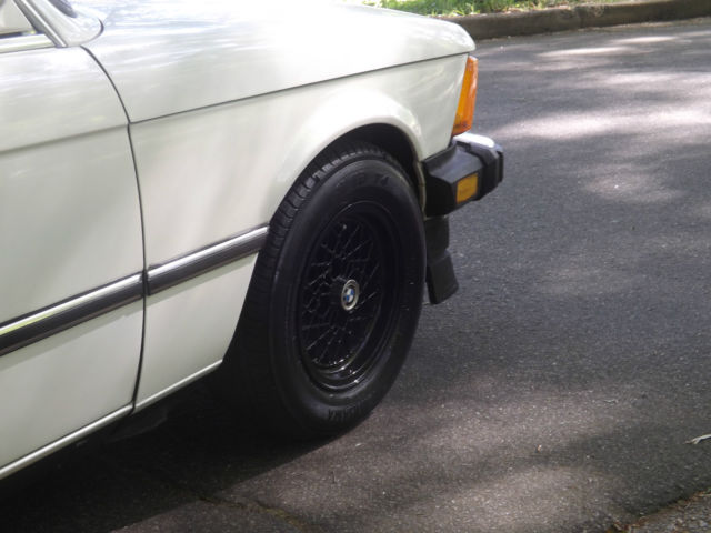 1983 Alpine White BMW 3-Series 2 door