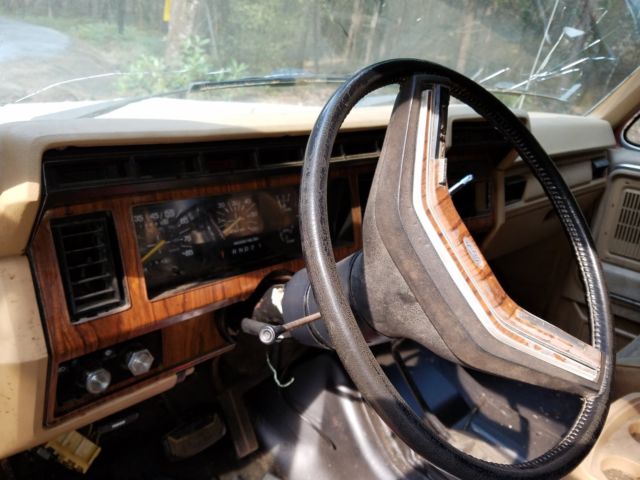 1983 red/white Ford Bronco SUV